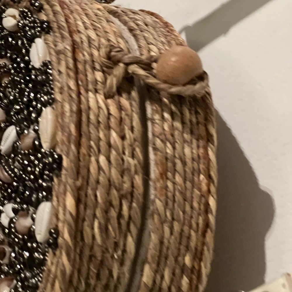 Handcrafted Shell-Embellished Round Bag - Picture 5 of 6